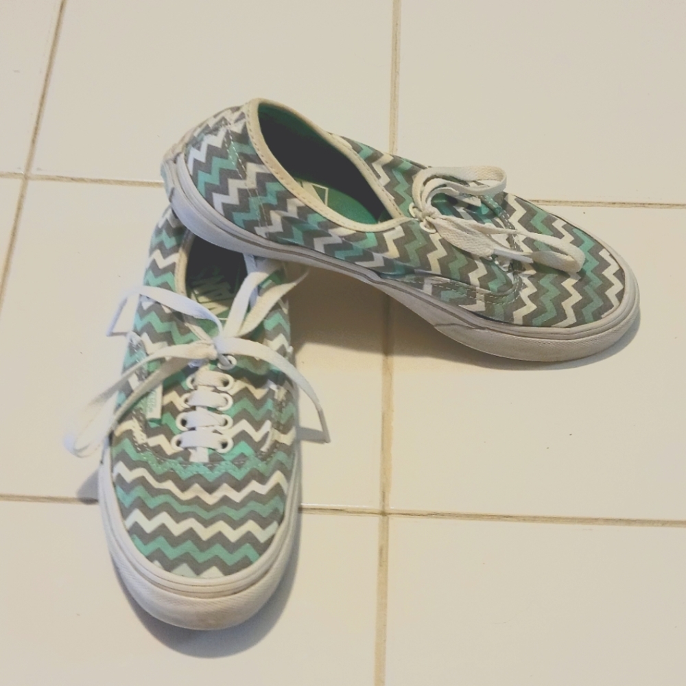 VANS OFF THE WALL Womens Size 7 Classic Green Gray White Zig Zag Canvas Sneakers